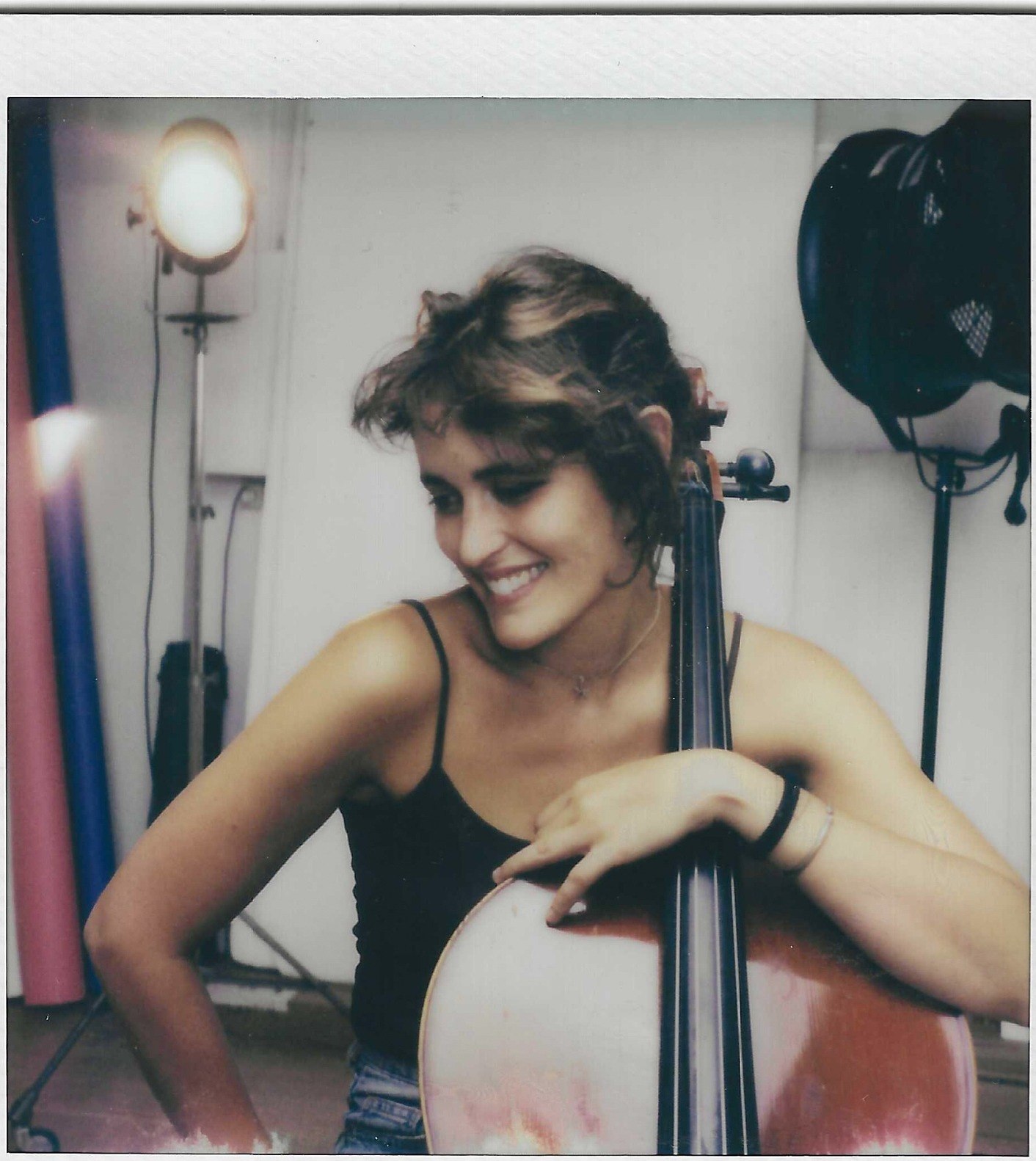 Miren au violoncelle, portrait argentique