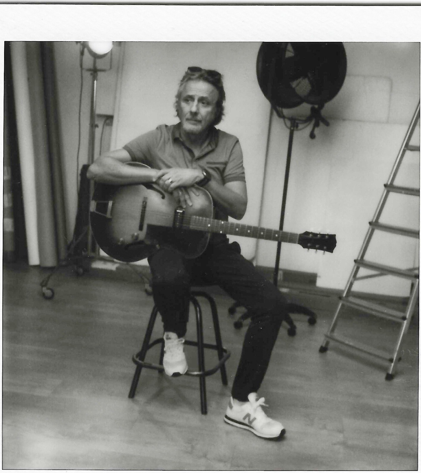 Thierry Lafitte à la guitare, portrait argentique